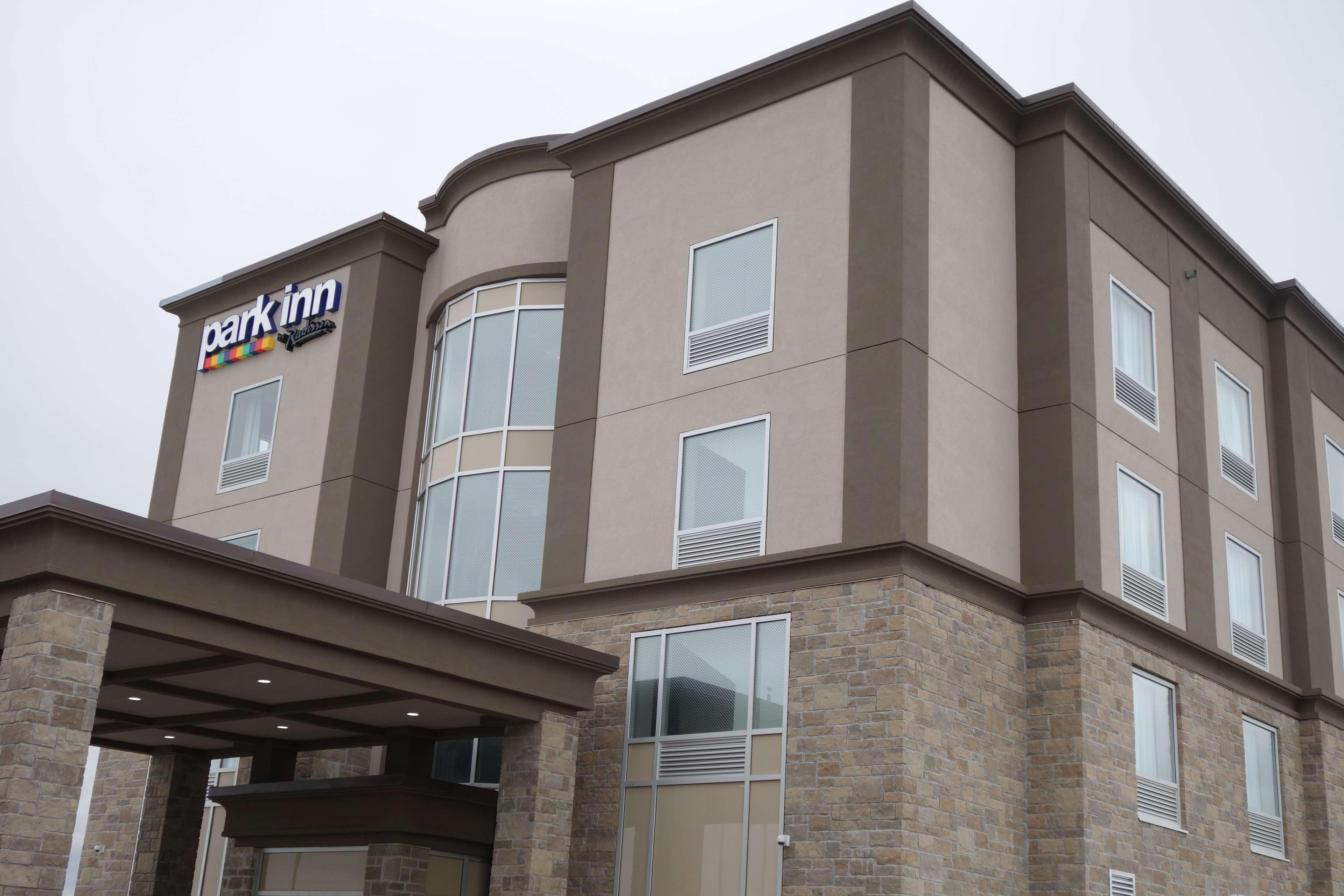 Park Inn By Radisson Brampton, On المظهر الخارجي الصورة