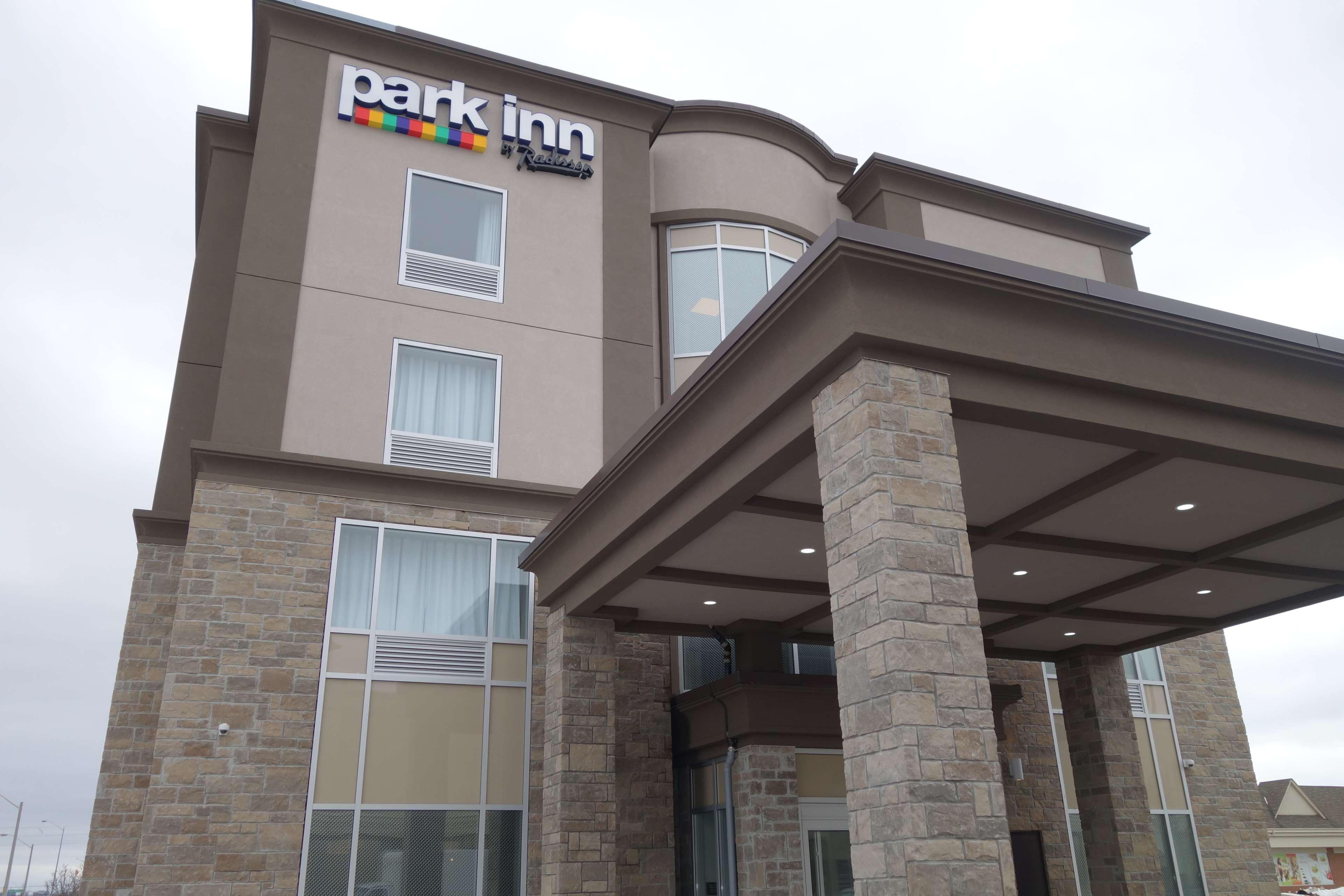 Park Inn By Radisson Brampton, On المظهر الخارجي الصورة
