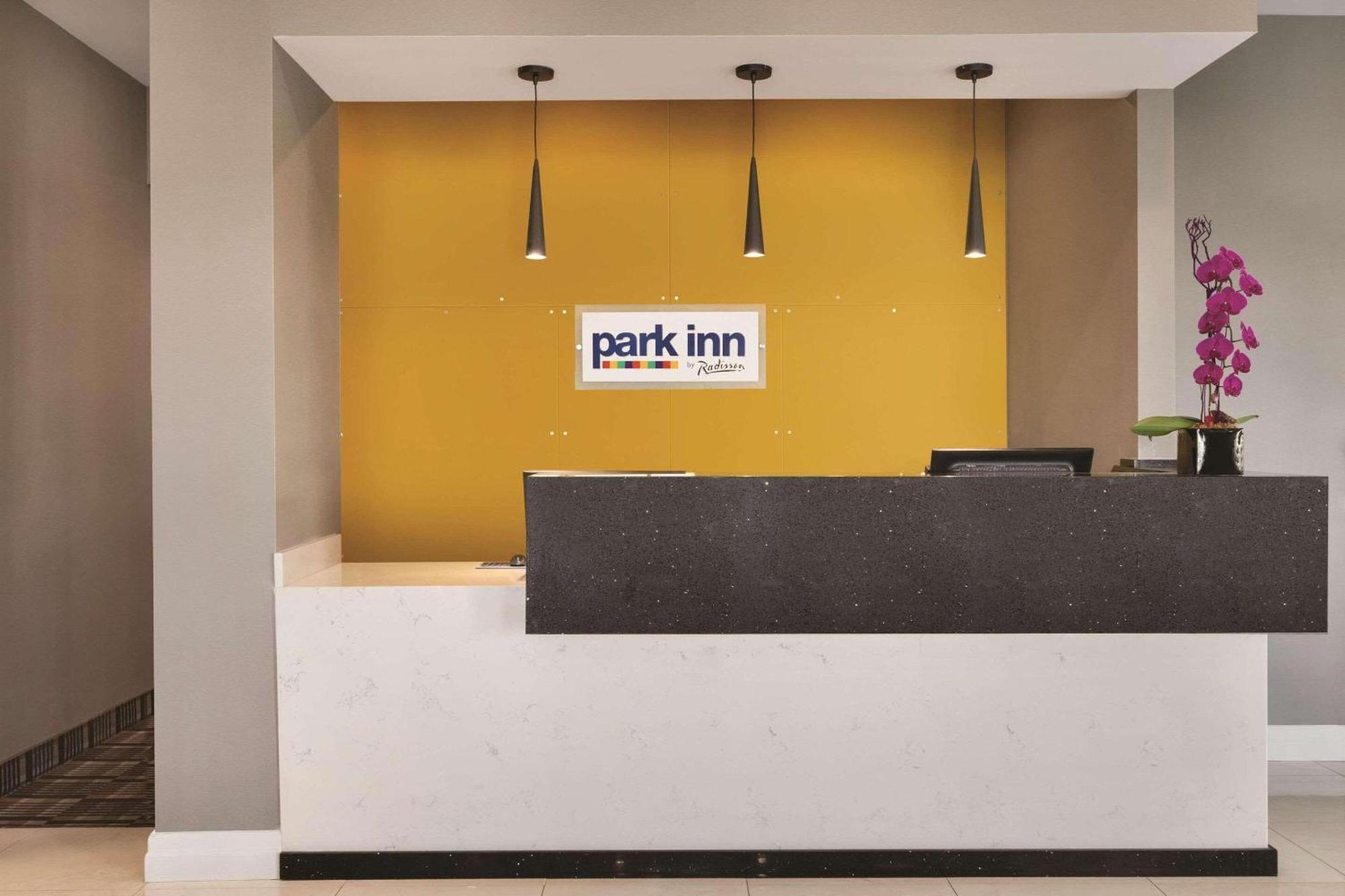 Park Inn By Radisson Brampton, On المظهر الخارجي الصورة